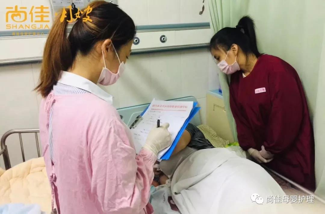 尚佳專(zhuān)業(yè)月嫂丨母乳丨你還認為初乳很臟，要擠掉的嗎？